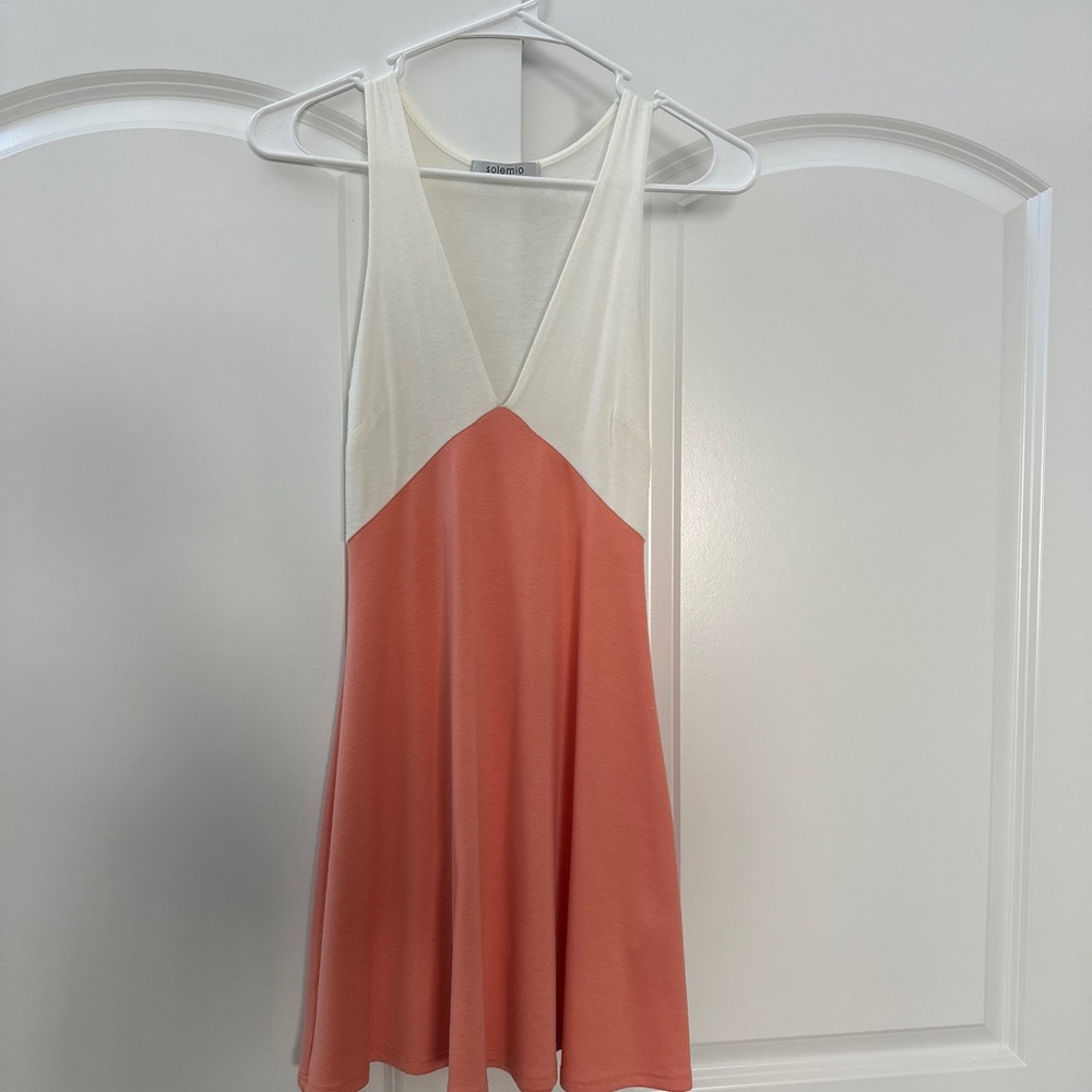 Chic Sleeveless White and Coral Dress